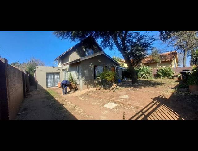 5 BEDROOM HOUSE FOR SALE IN SOPHIATOWN